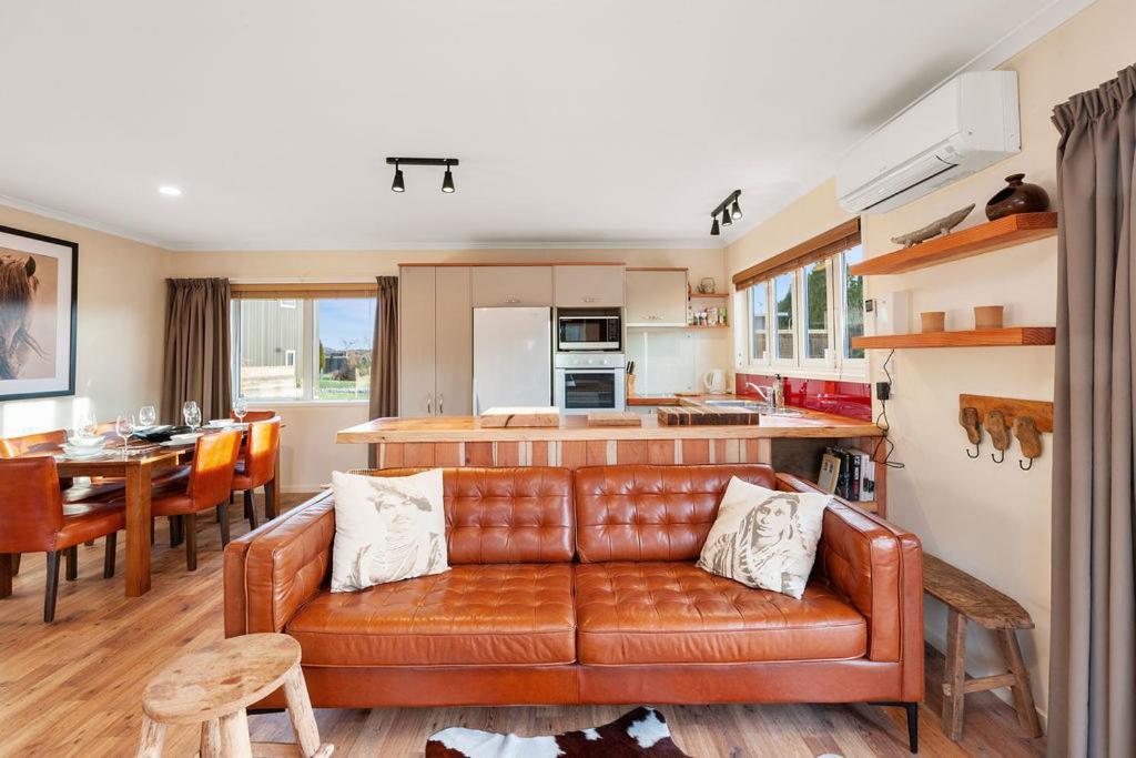 The Purple House - Ohakune Home With Spa Pool Екстериор снимка