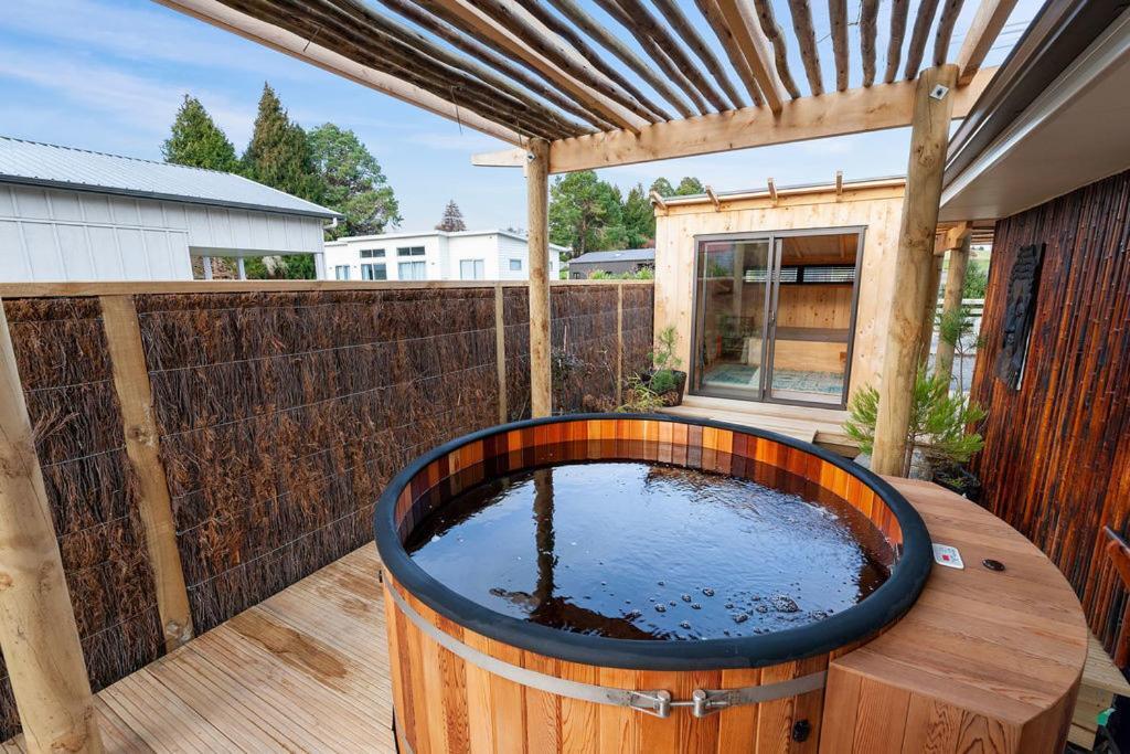 The Purple House - Ohakune Home With Spa Pool Екстериор снимка