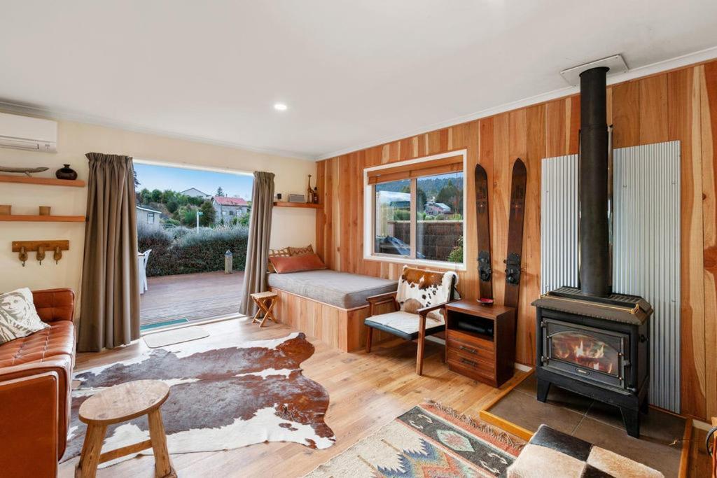 The Purple House - Ohakune Home With Spa Pool Екстериор снимка
