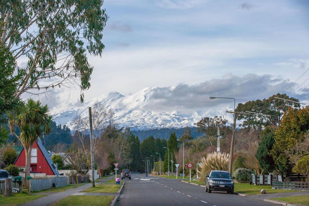 The Purple House - Ohakune Home With Spa Pool Екстериор снимка