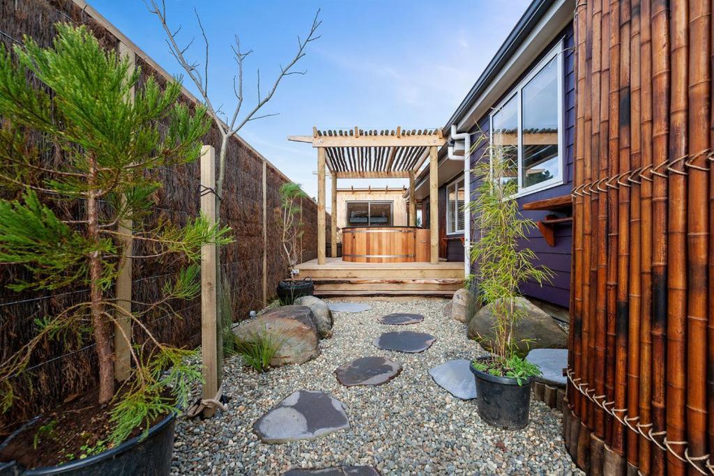 The Purple House - Ohakune Home With Spa Pool Екстериор снимка